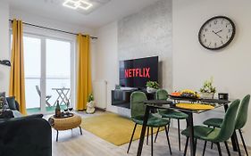 Lumina I 2-Room Apartment With Parking I Balcony I Near Atlas Arena